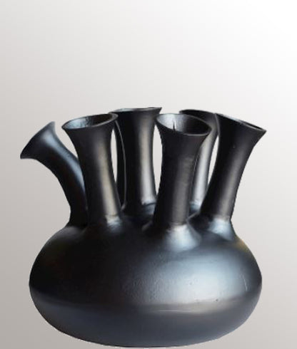 Vase en corne "7 montures" noir